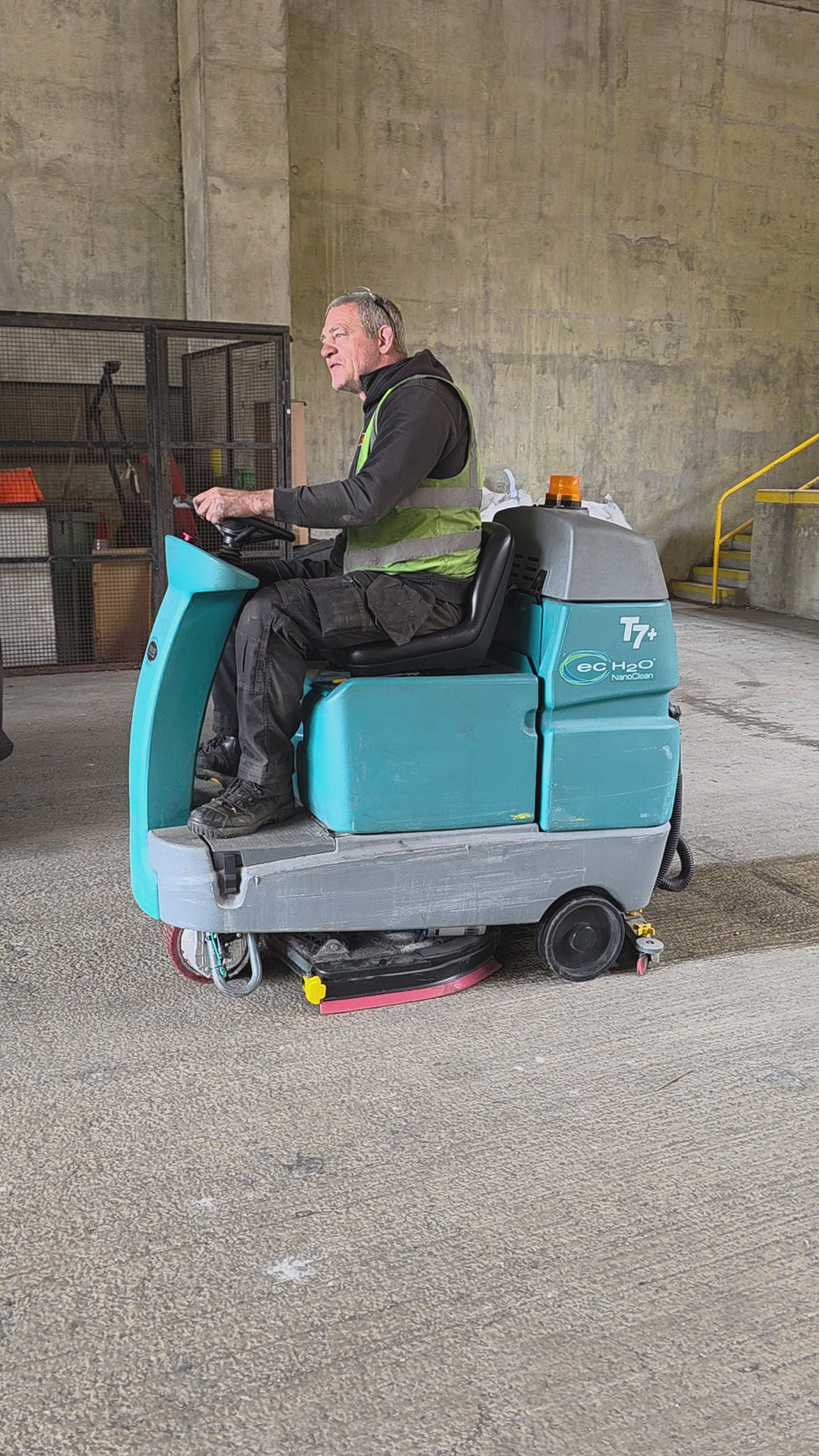 Tennant T7 Ride-On Scrubber Dryer 5 Day Hire